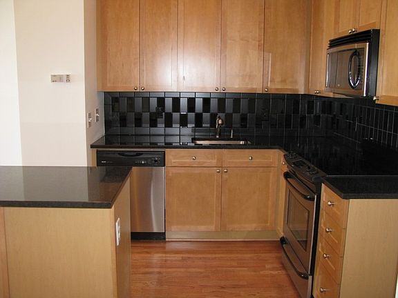 2nd image of 373 N Green St