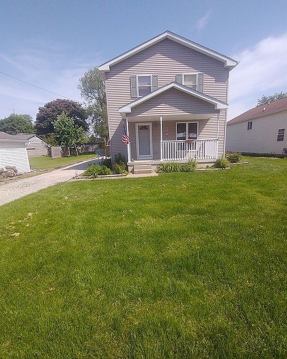 1st image of 221 E Scott St