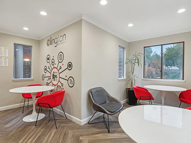 Ellington Apartments — Photo 6