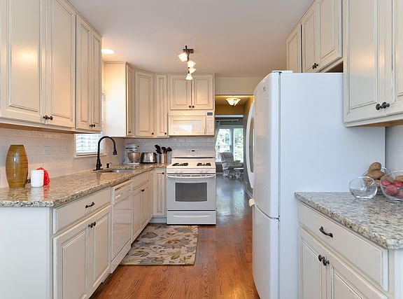 5th image of 6928 W Summerdale Ave