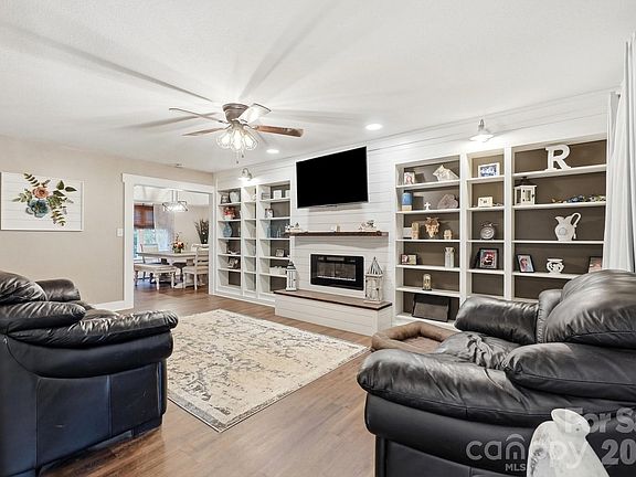 5th image of 8866 Oldenburg Dr