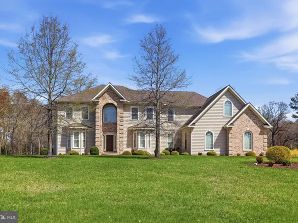 18 Lake Crest Dr, Milford, DE 19963