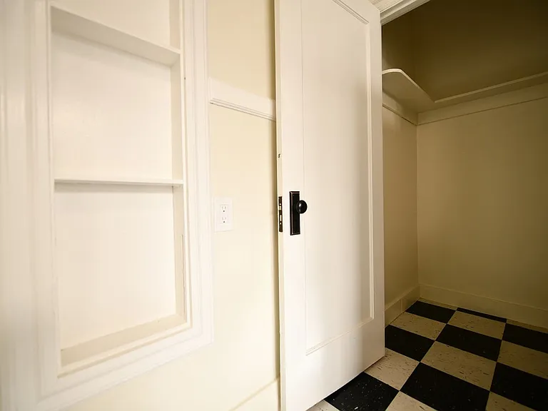 747 Warfield Ave — Photo 10