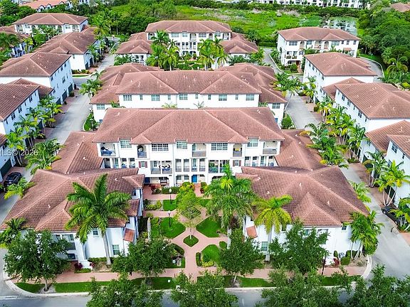4th image of 2828 SW 119th Way