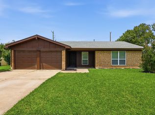 1909 Schumac Ln, Bedford, TX 76022