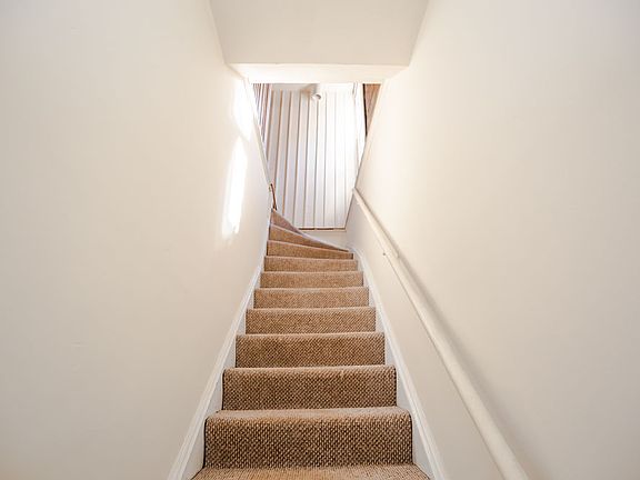 5th image of 2109 N Kenmore Ave #Ch2r