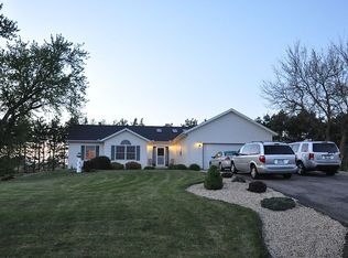 W7454 Hickory Ln, Pardeeville, WI 53954