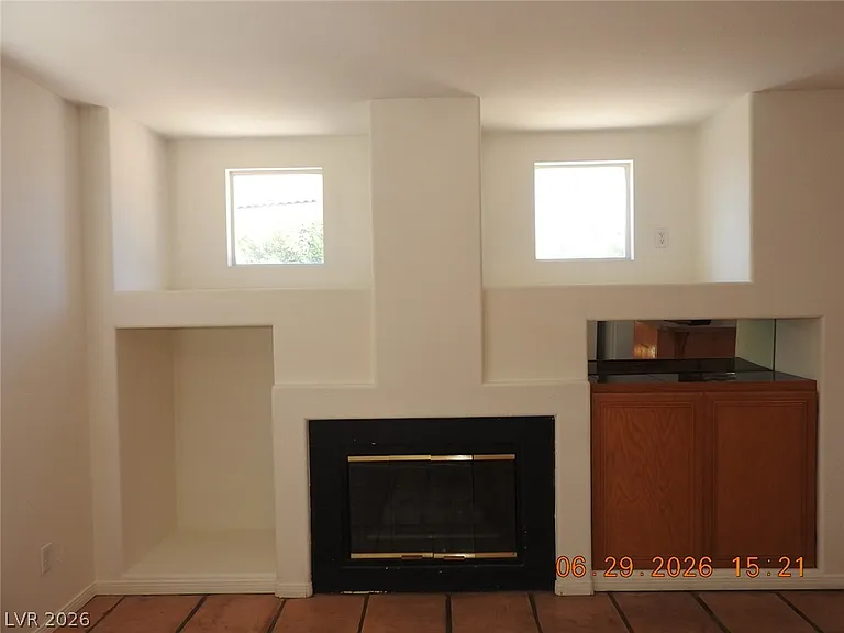 742 Endicott Ct — Photo 10