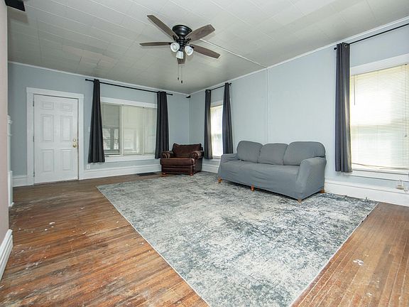17th image of 103 Summit Ave