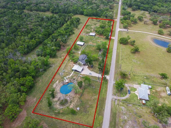 803 County Road 772, Damon, TX 77430