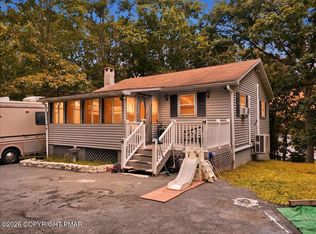 261 Wynding Way, Bushkill, PA 18324
