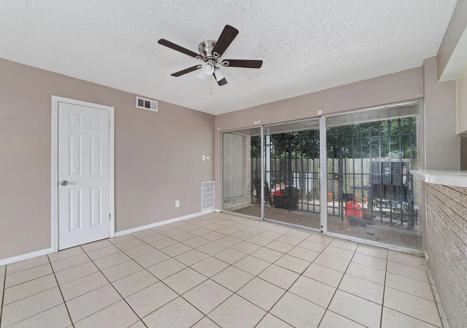 Newly Renovated Apartment In Houston — Photo 4