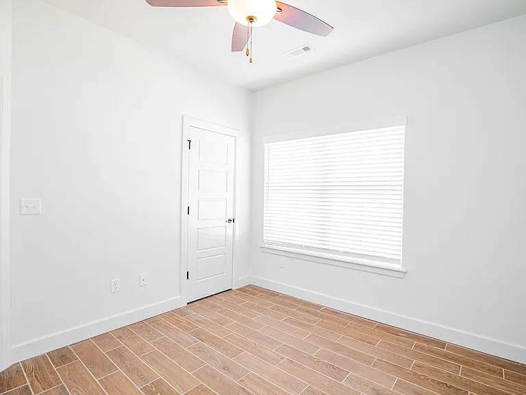 937 Cook Ln — Photo 7