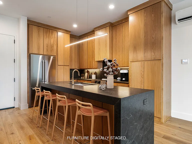 905 SE 4th St #203 — Photo 6