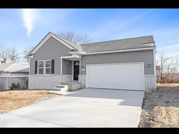 8248 Hugh St, Westland, MI 48185