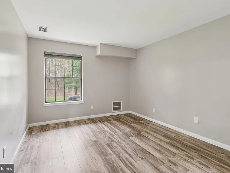 165 Wyndham Pl — Photo 21