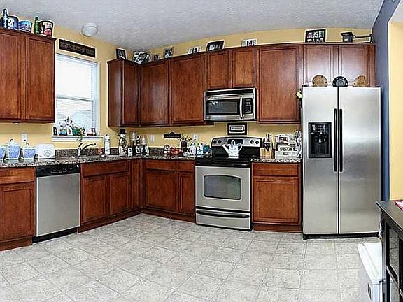 2nd image of 15556 Blair Ln