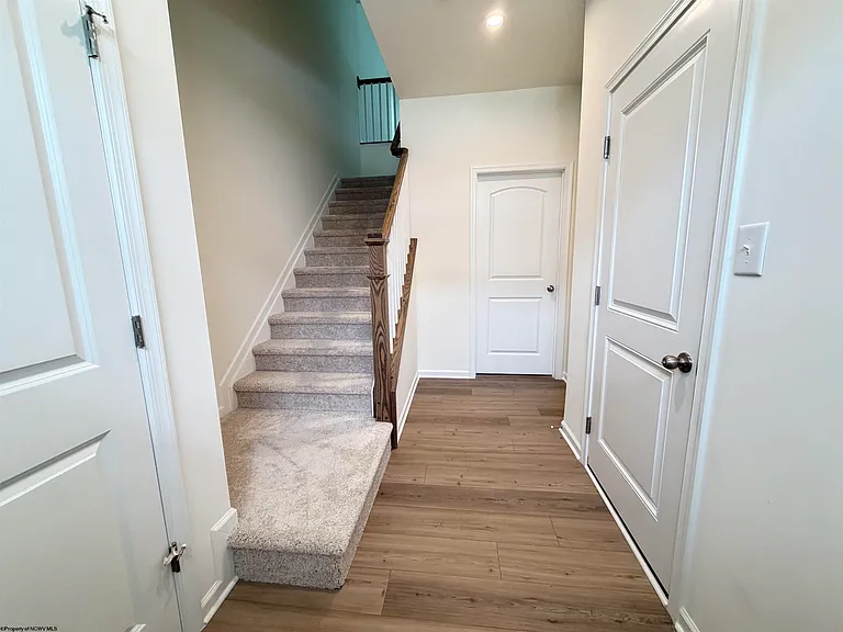 42 Dover Ct — Photo 2