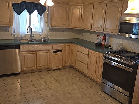 3rd image of 944 W Wylie Ave