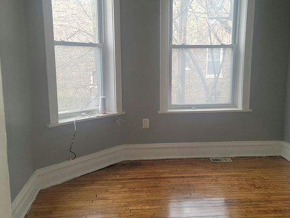 5th image of 921 W 54th Pl #1F