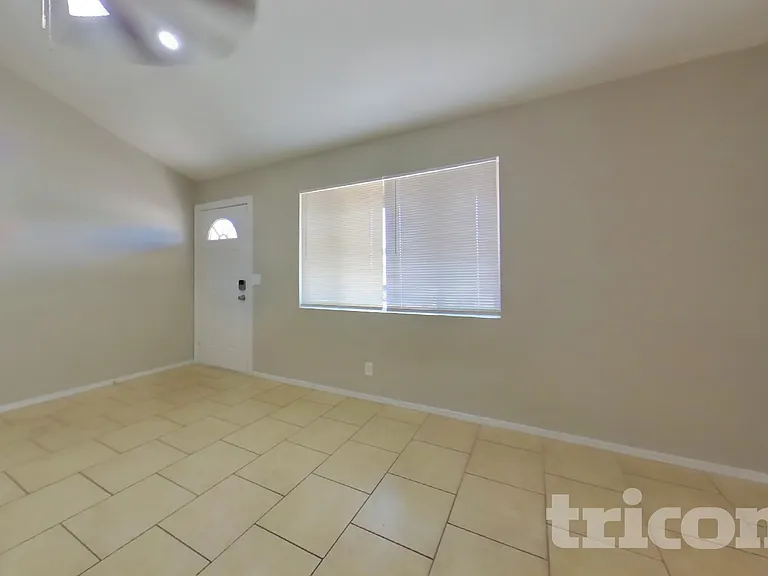 3234 W Larkspur Dr — Photo 3