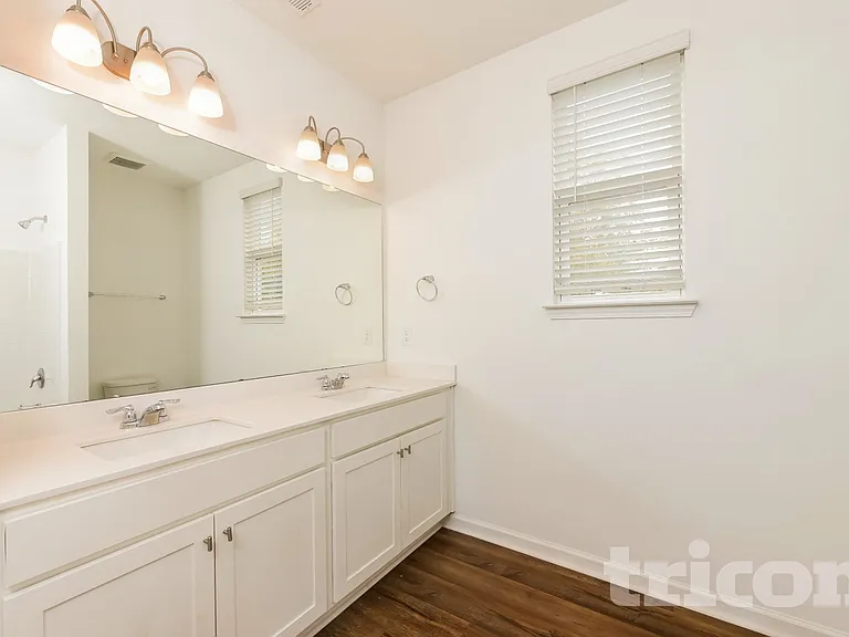 150 Everett Sq — Photo 9