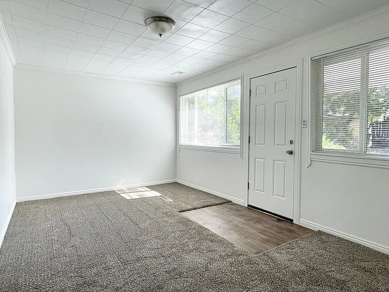 307 N 100 W — Photo 2