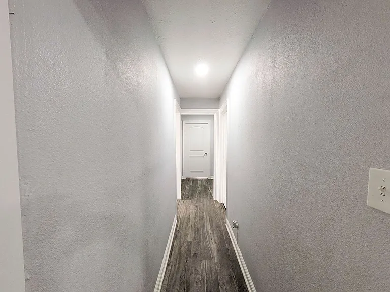 5150 Parkview Dr — Photo 7