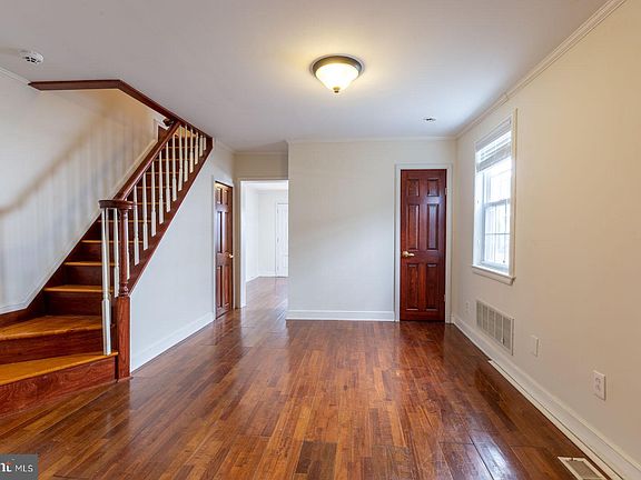 3rd image of 1439 E Oxford St