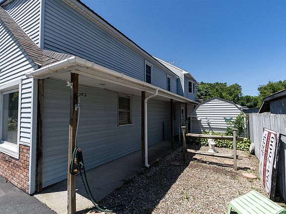 5th image of 3499 Burgoyne Ave