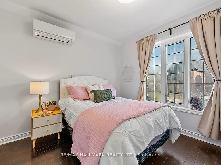146 Roslin Ave — Photo 26