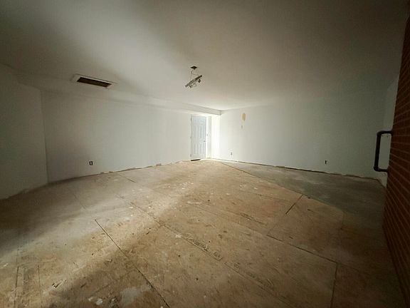 4th image of 461 Moore Rd