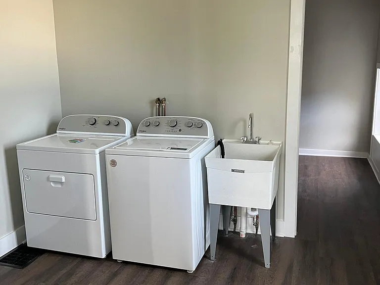 329 Ellicott St #UPPER — Photo 34