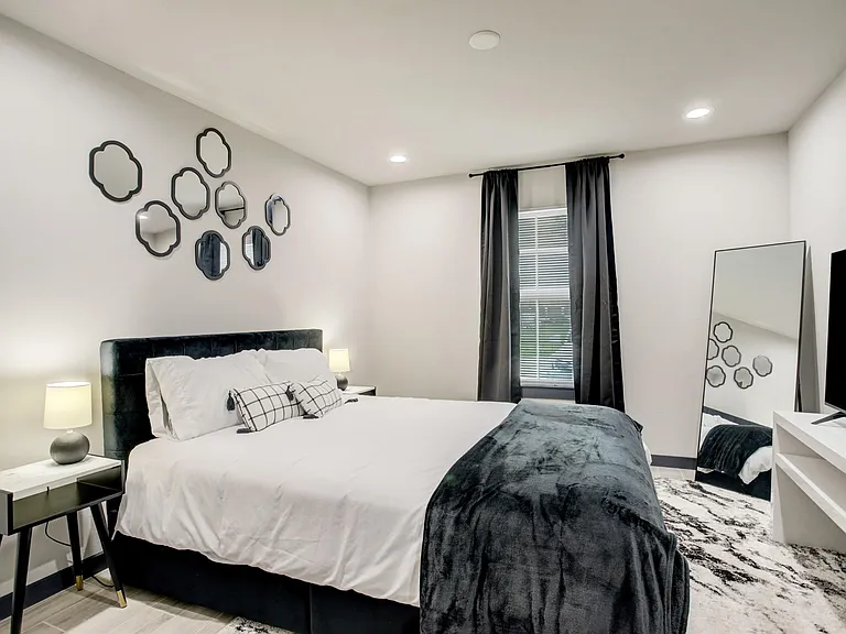3448 Elgin St #5 — Photo 4