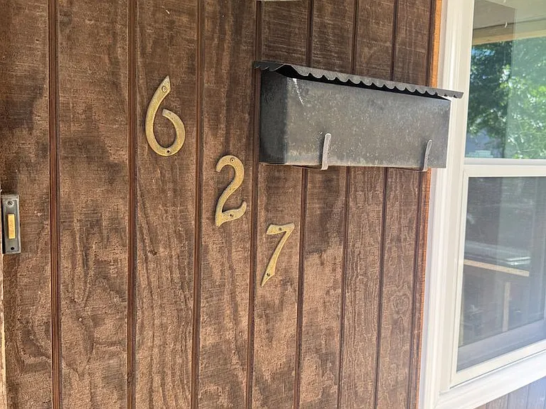 627 Valley St — Photo 1