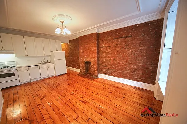 Rented by Metropolitan Realty | media 18