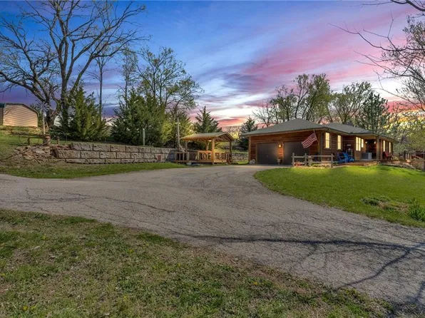 31645 Somerset Rd, Paola, KS 66071