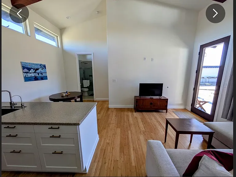2084 W Hampton Dr — Photo 7