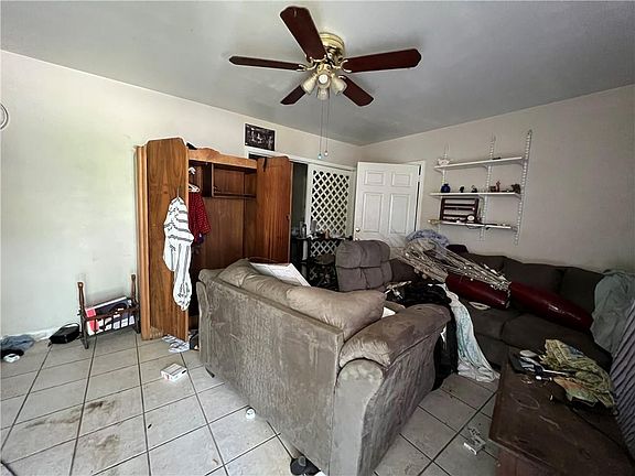 3rd image of 2900 Winston St