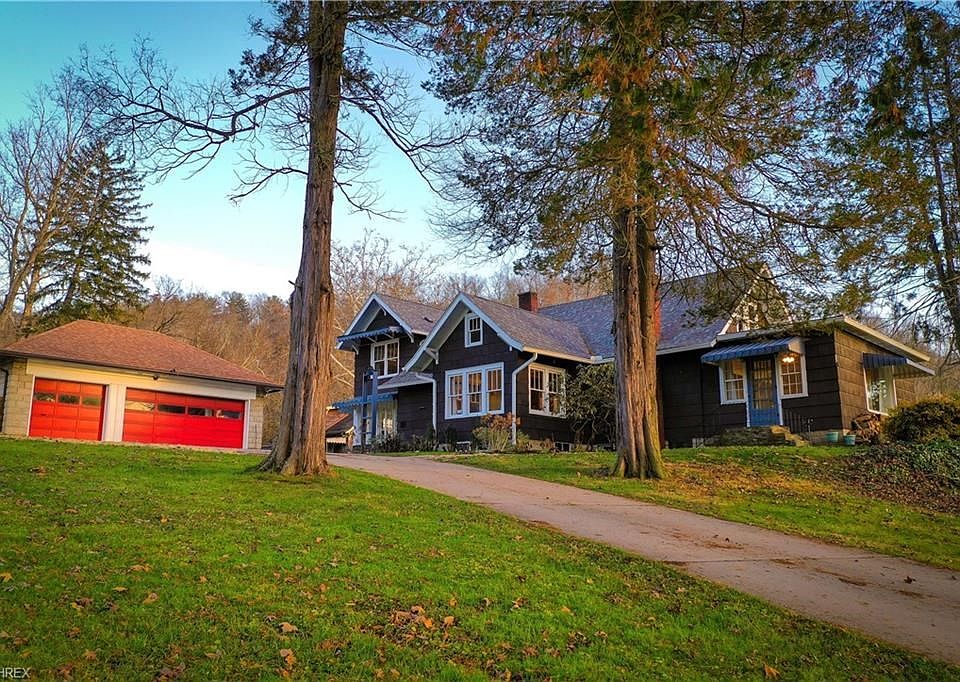 Welcome home to 6850 State Route 60. Over 18 acres with mineral rights and river frontage in Marietta City Schools. Just minutes from downtown.