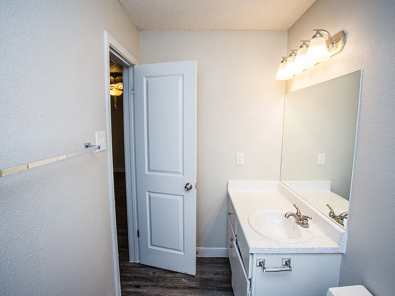 Saddlewood Apartments — Photo 76