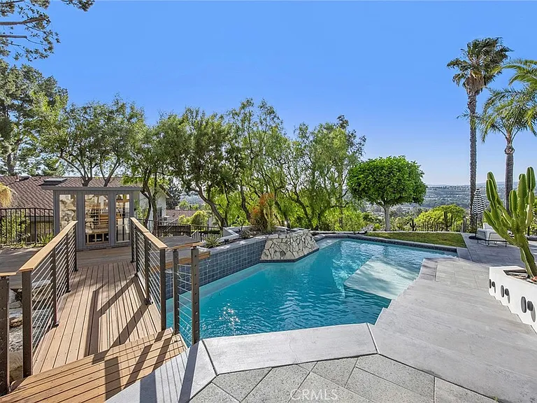 275 S Owens Dr — Photo 30