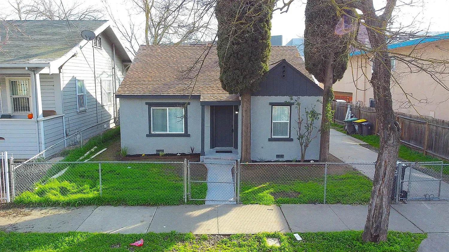 W Oak St, Stockton — Photo 1