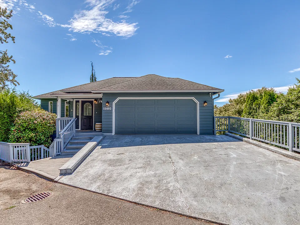 11402 N Lakeshore Dr