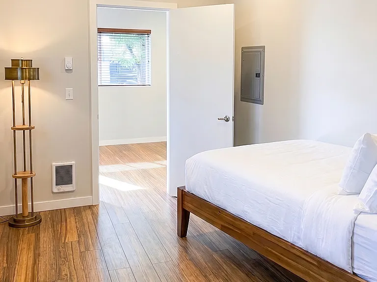 6408 Phinney - Located at the top of Phinney Ridge — Photo 40