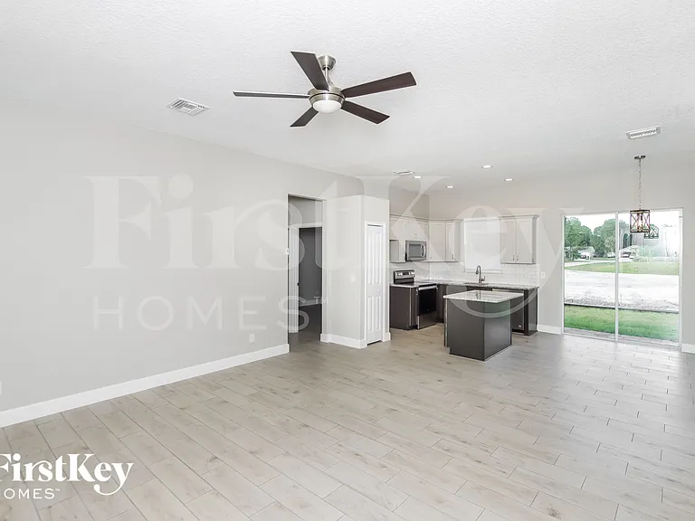 991 Walden Blvd SE — Photo 4