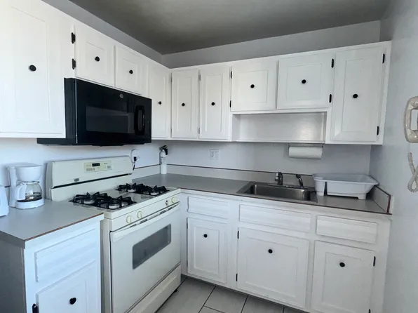 4 Van Zant St APT B13, Norwalk, CT 06855