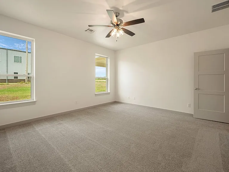 4909 Misty Wood Ln — Photo 36