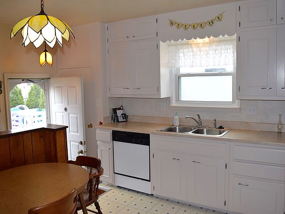 5th image of 388 Sonia Ave