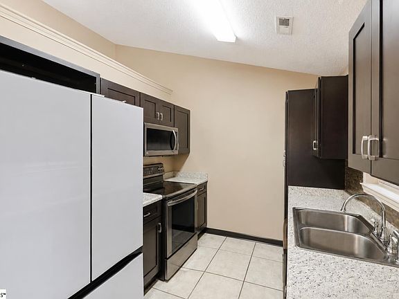 5th image of 119 E Ridgemount Ct